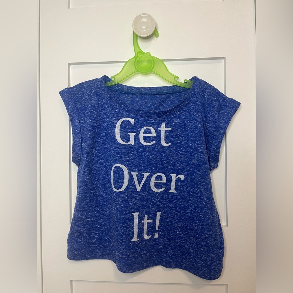 Hi, selling this crop top for kids in size XS.